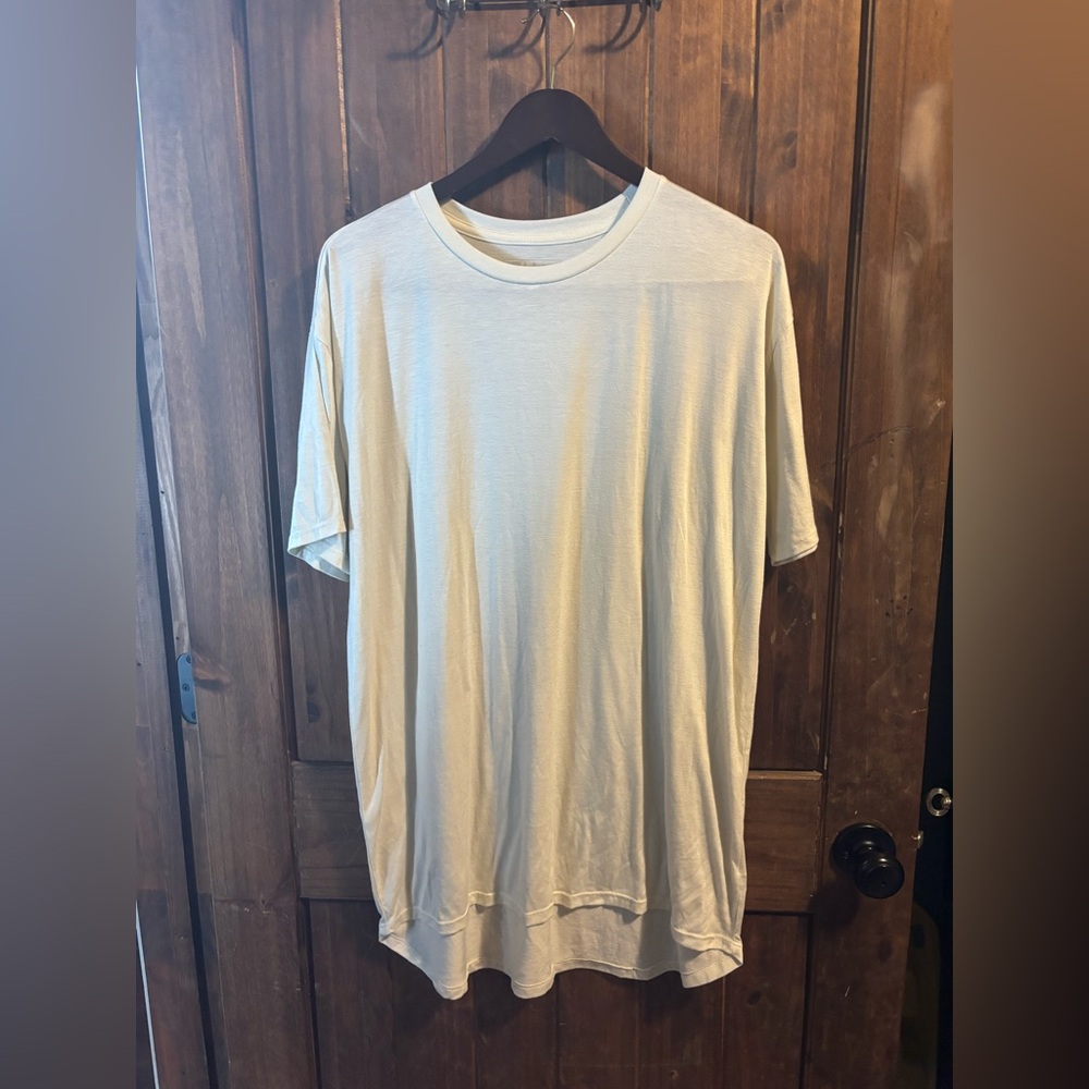 Elegant Cream Women's Short Sleeve Tee